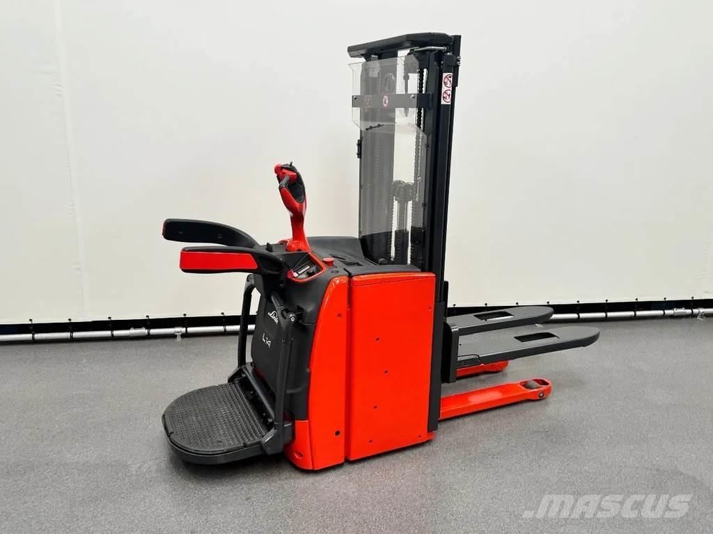 Linde L 14 AP Käyden ajettavat pinoamistrukit
