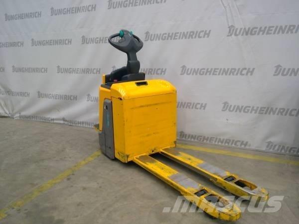 Jungheinrich ERE 225 Lavansiirtotrukit ajotasolla