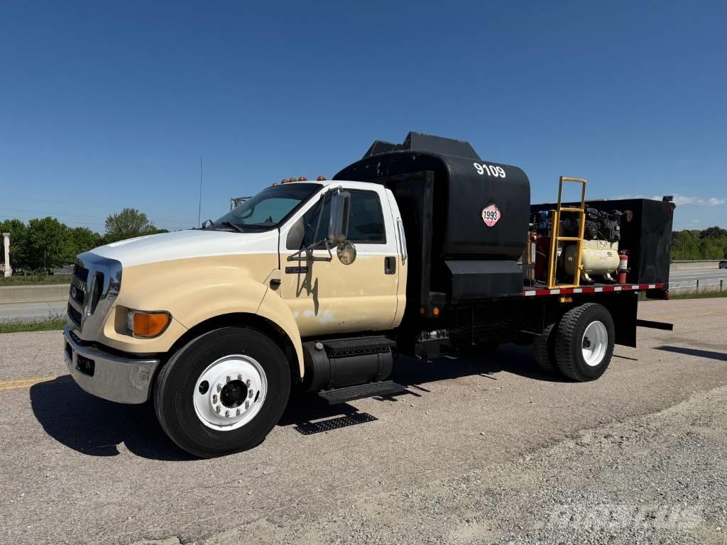 Ford F 750 XLT Tienhoitoautot