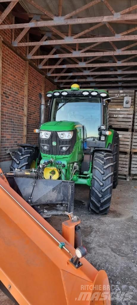 John Deere 6125 R Traktorit
