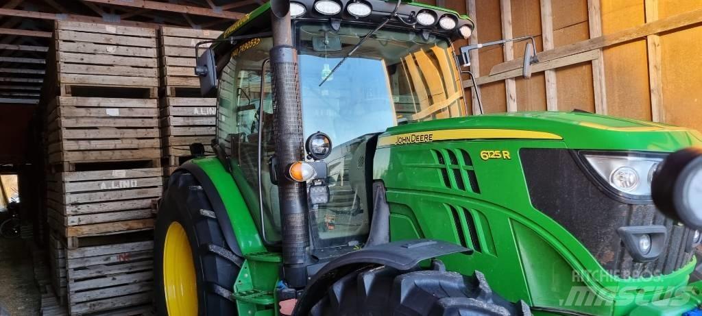 John Deere 6125 R Traktorit