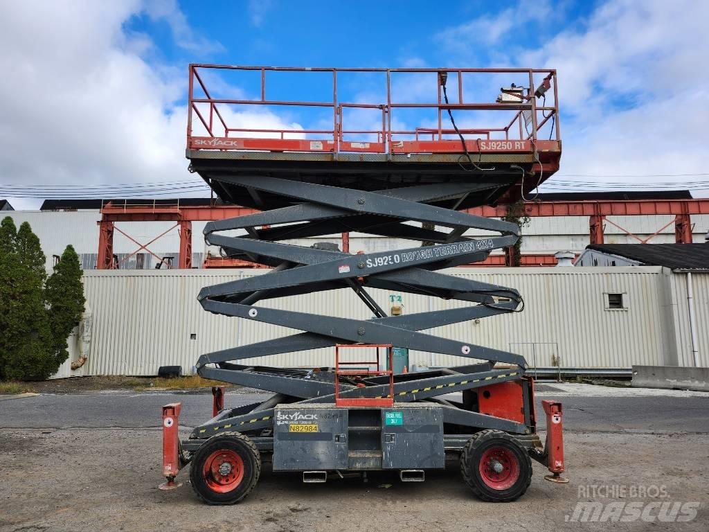 SkyJack SJ 9250 RT Saksilavat
