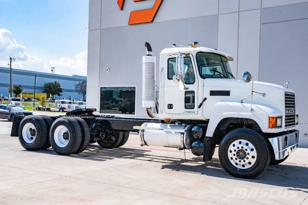 Mack CHN 613 Vetopöytäautot