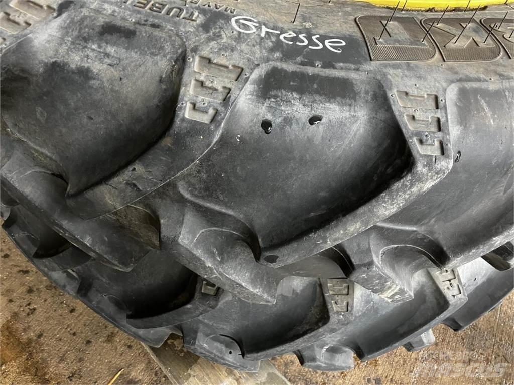 BKT 270/95R32 Renkaat ja vanteet
