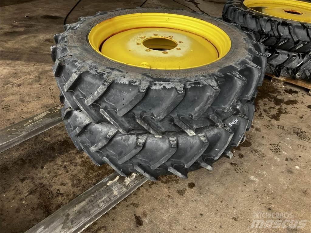 BKT 270/95R32 Renkaat ja vanteet