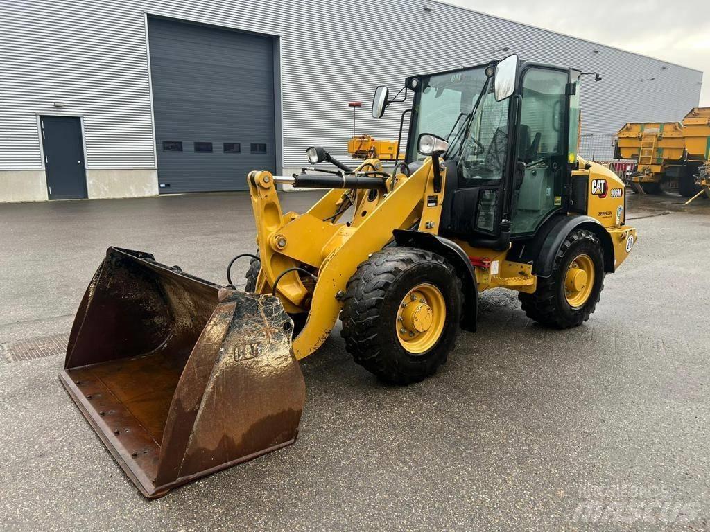 CAT 906M Pyöräkuormaajat