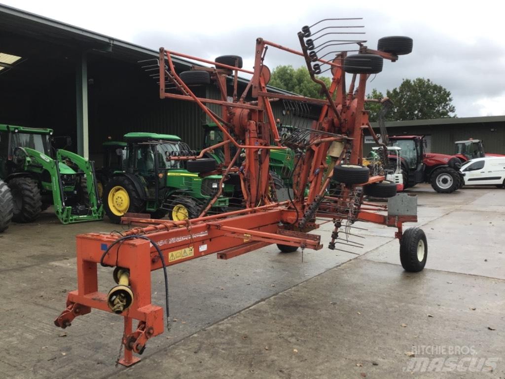 Kuhn GA 7301 Pöyhimet ja haravat