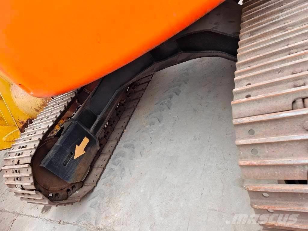 Hitachi ZX 135 US Telakaivukoneet