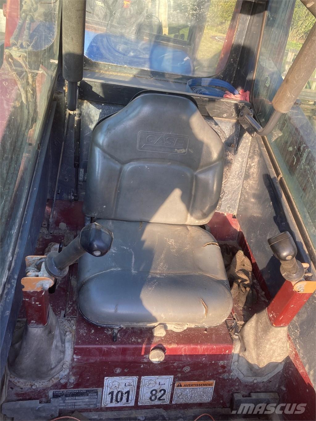 CASE 1840 Liukuohjatut kuormaajat