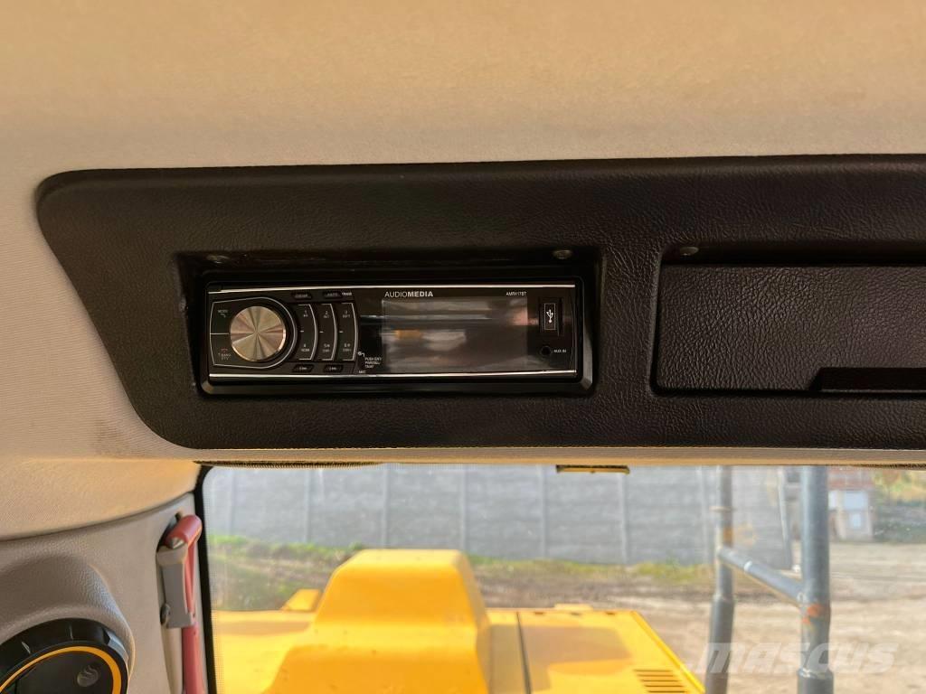 JCB 220X C 4F Telakaivukoneet