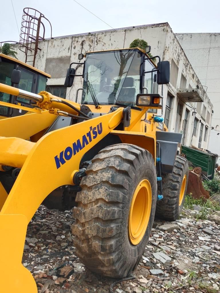 Komatsu WA 320 Pyöräkuormaajat