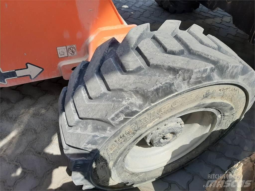 JLG 460SJ Teleskooppipuominostimet