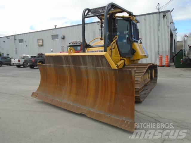 Komatsu D61PX-24 Telaketjupuskutraktorit