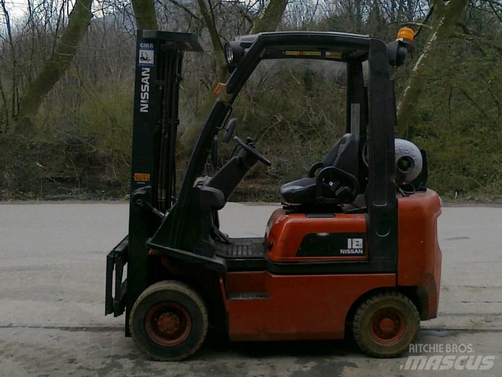 Nissan PD01A18PQ Nestekaasutrukit