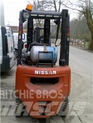 Nissan PD01A18PQ Nestekaasutrukit