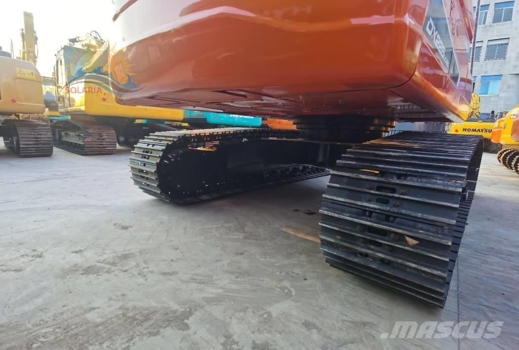 Doosan DX 225 LC Telakaivukoneet