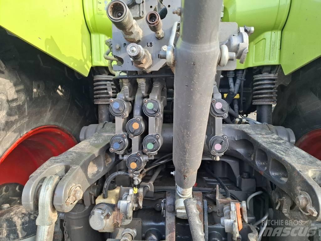 CLAAS Axion 810 Traktorit