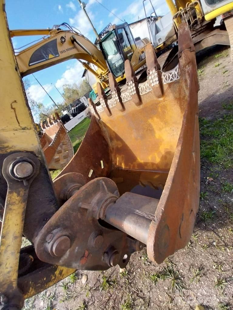 New Holland E 305 Telakaivukoneet