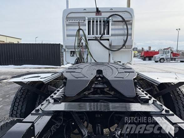 Kenworth T880 Vetopöytäautot