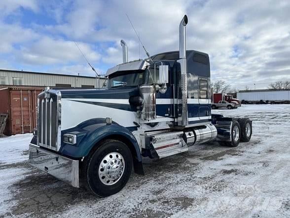 Kenworth W900L Vetopöytäautot