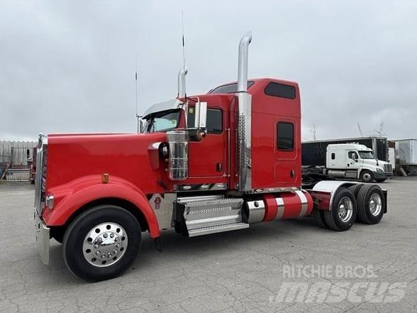 Kenworth W900L Vetopöytäautot