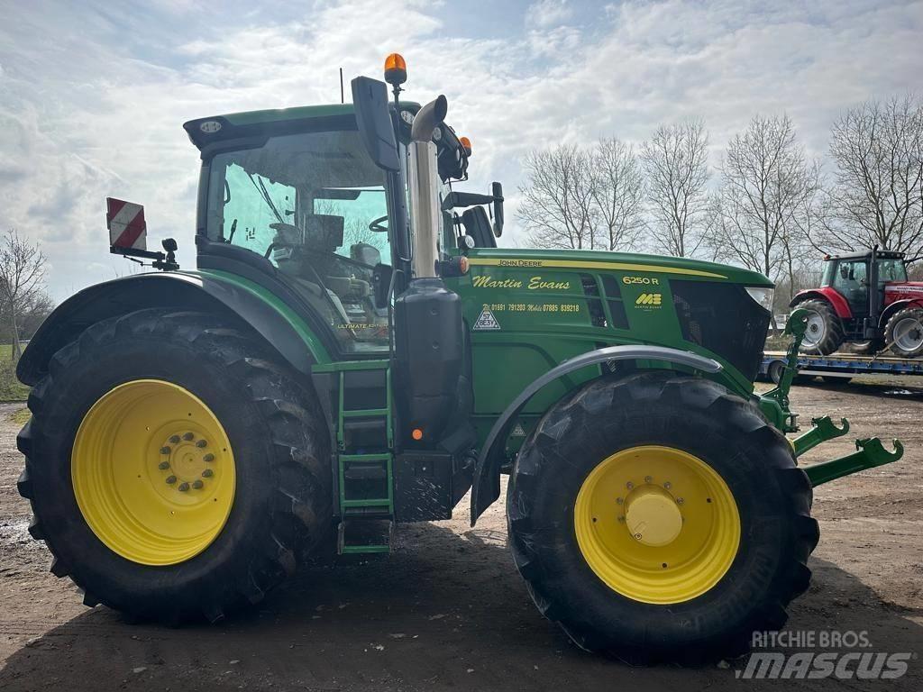 John Deere 6250 R Traktorit