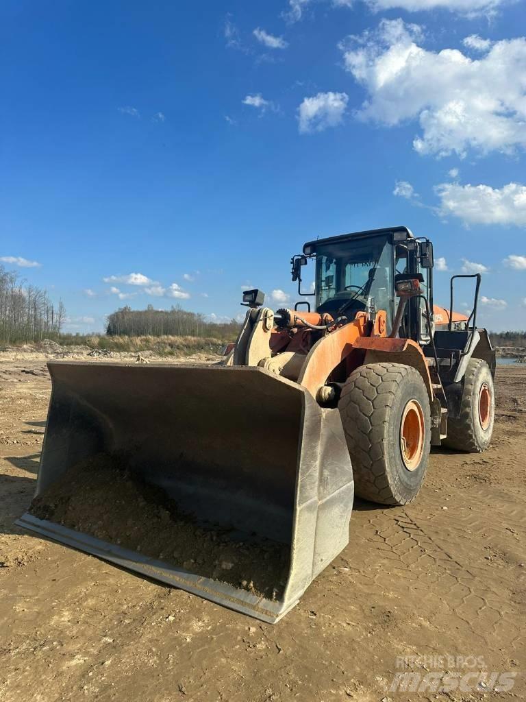Hitachi ZW 250 Pyöräkuormaajat