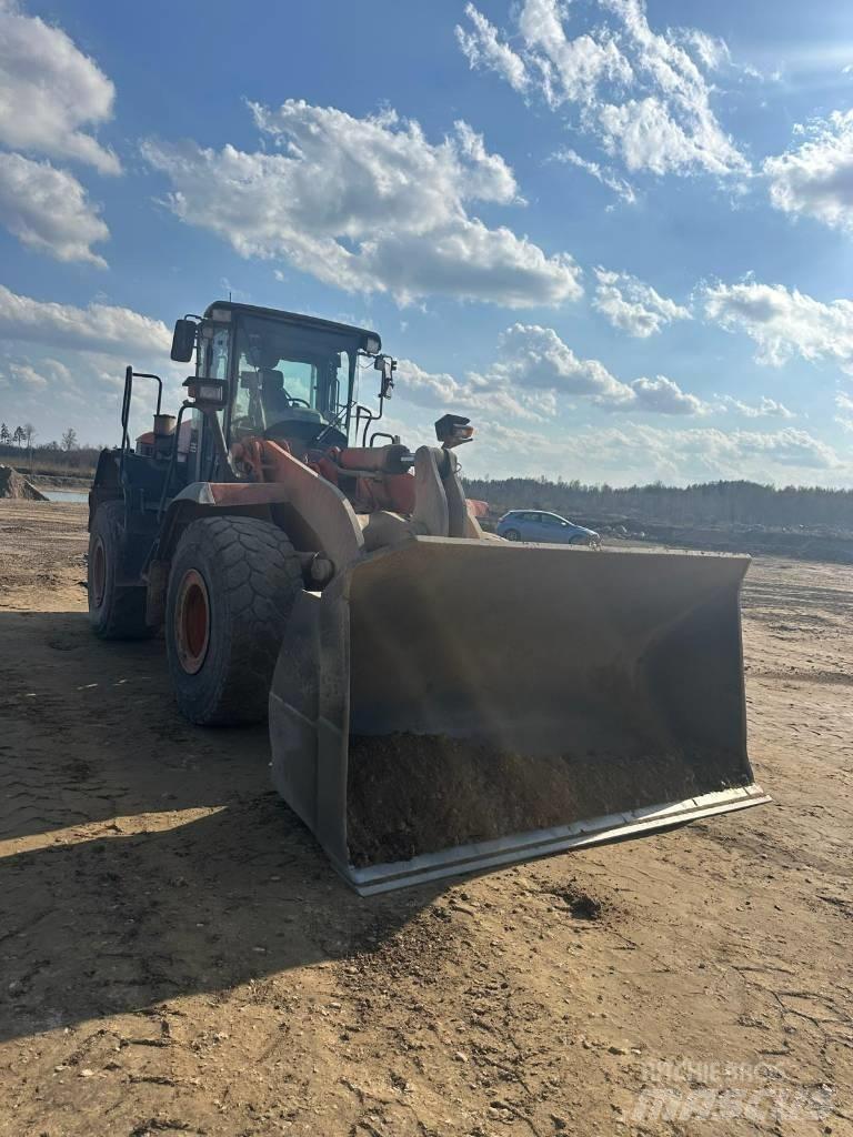 Hitachi ZW 250 Pyöräkuormaajat