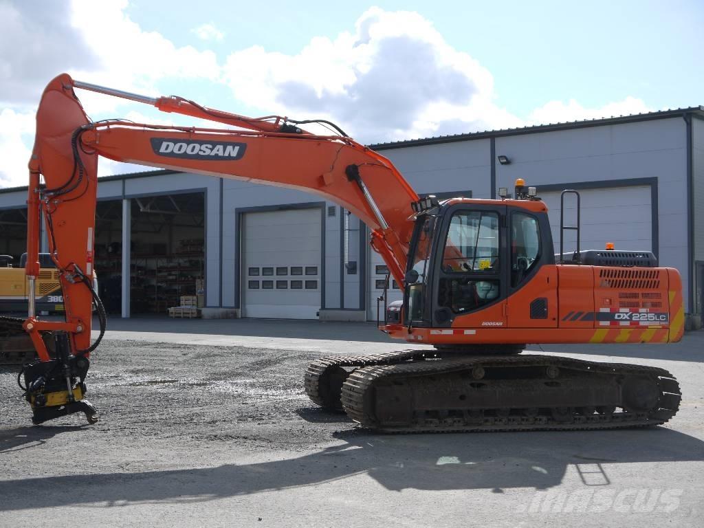 Doosan DX 225 LC-3 Telakaivukoneet