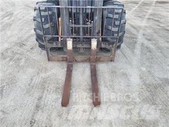 CASE 586H Maastotrukit