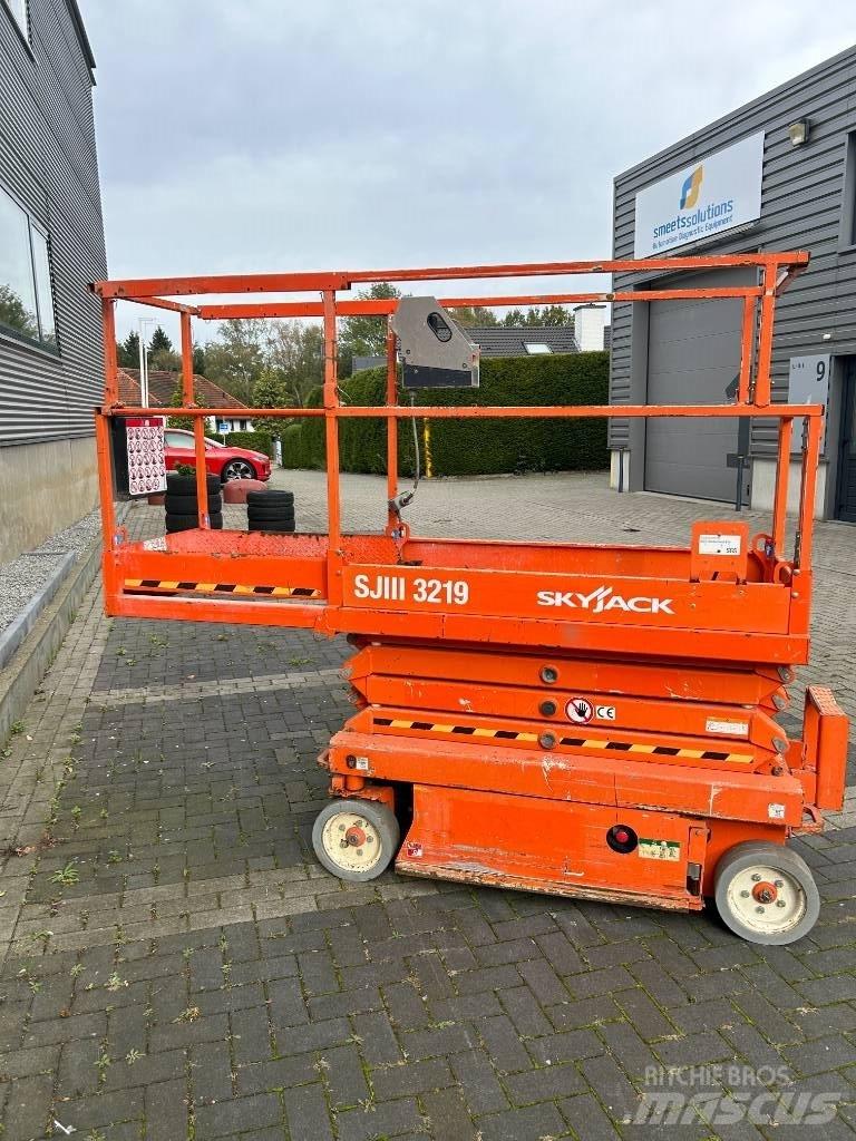 SkyJack SJ III 3219 Saksilavat