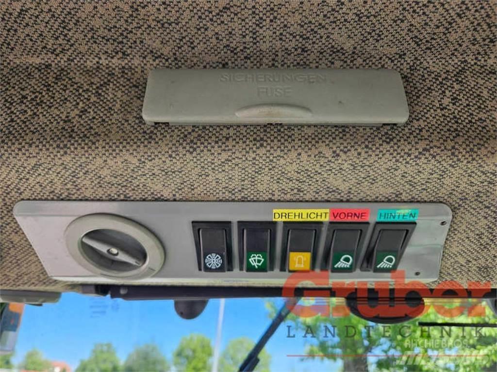 John Deere 2320 Traktorit