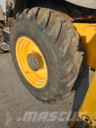 JCB 4 CX Kaivurikuormaajat