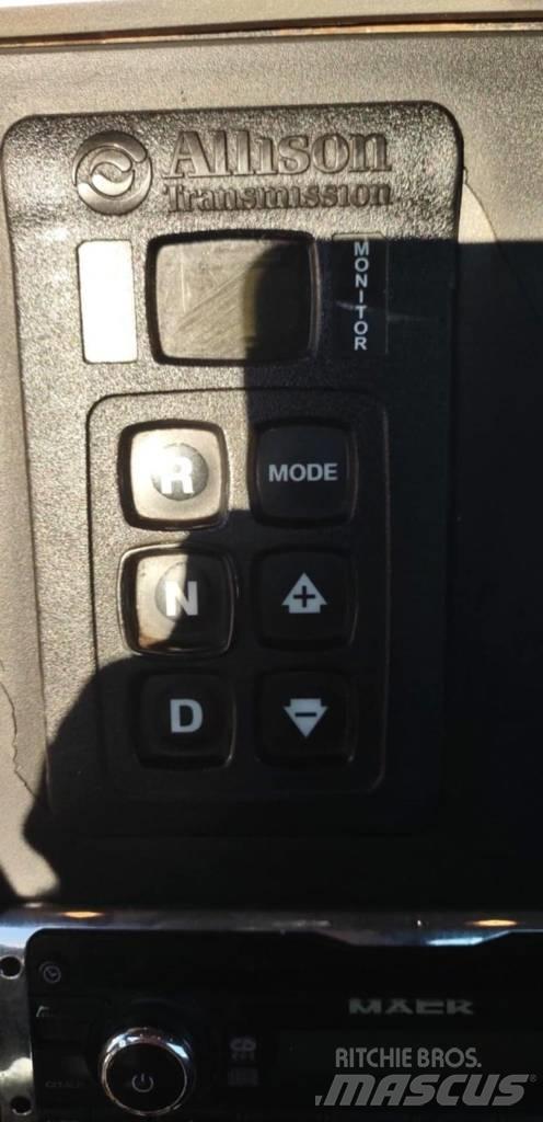 Mack CHU 613 Vetopöytäautot