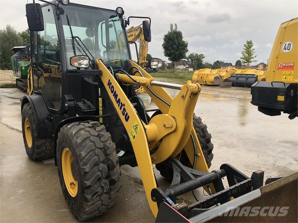 Komatsu WA70M-8 Pienkuormaajat