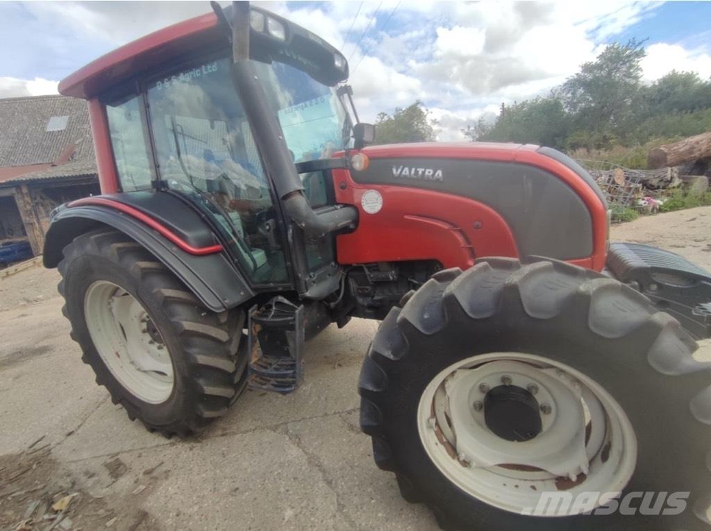 Valtra N 101 Traktorit