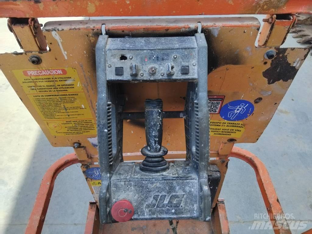 JLG 2030 ES Saksilavat