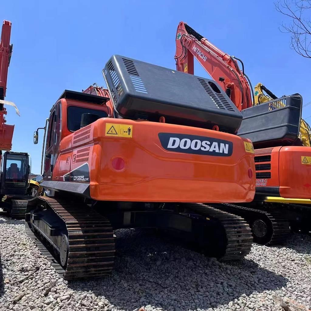 Doosan DX 225 LC Telakaivukoneet