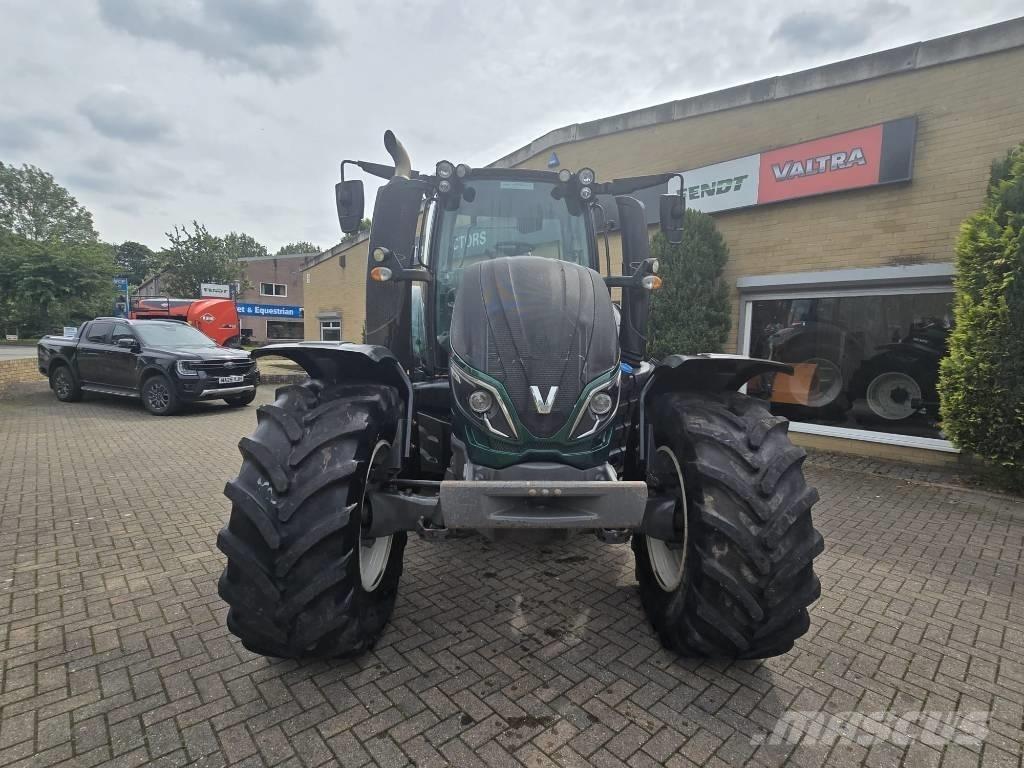 Valtra T 174 Traktorit