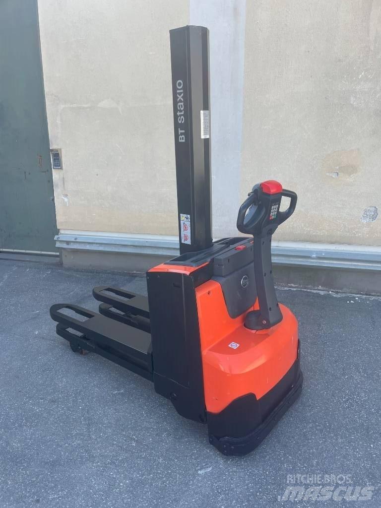 BT SWE080L Käyden ajettavat pinoamistrukit