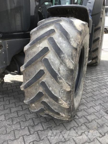 CLAAS AXION 830 Traktorit