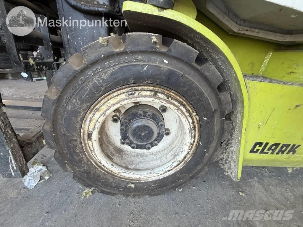 Clark CEM 25 Dieseltrukit