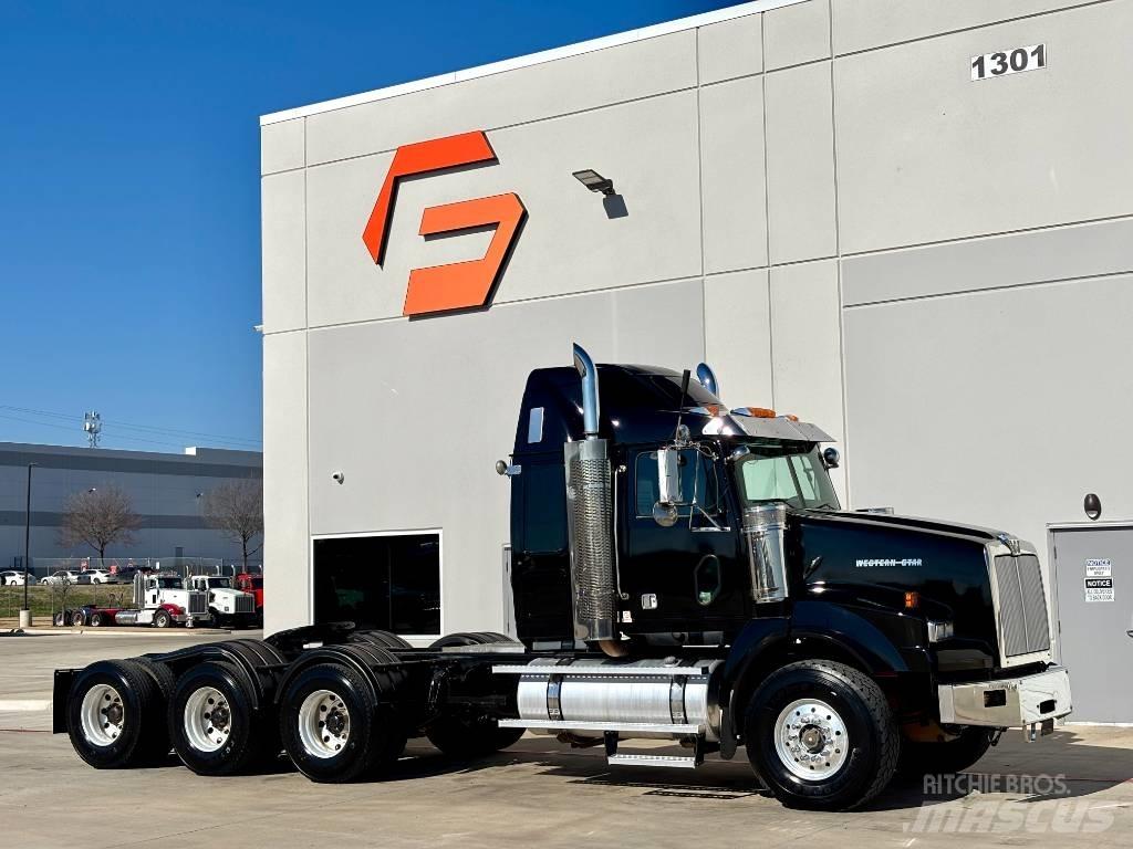 Western Star 4900 FA Vetopöytäautot