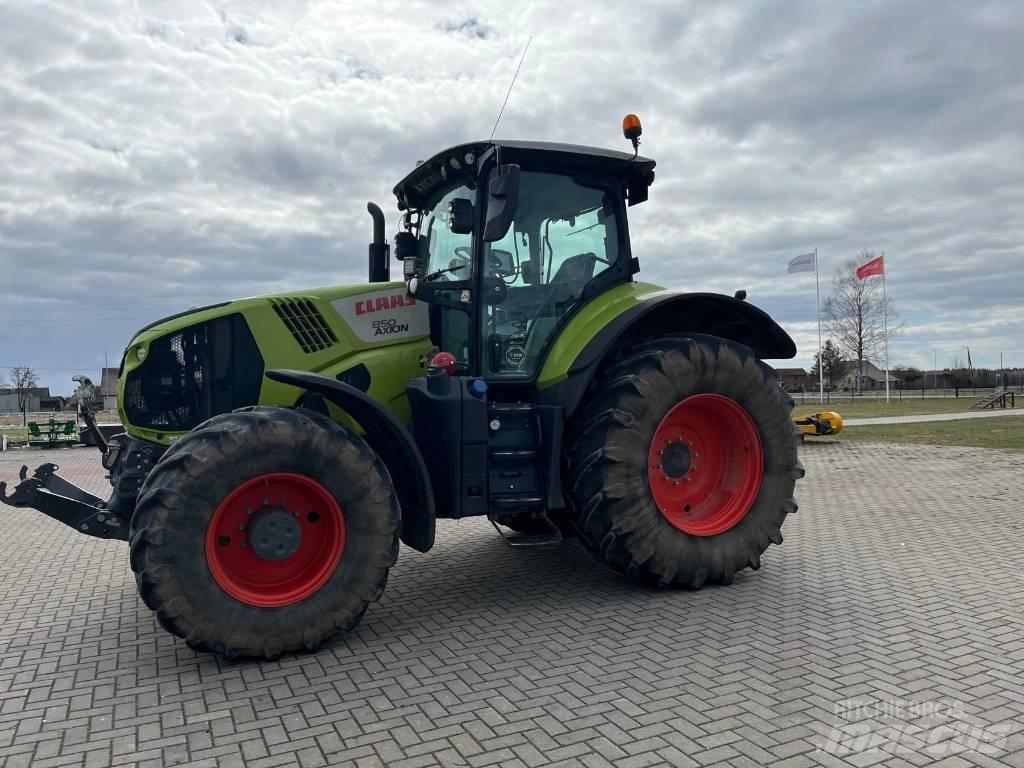 CLAAS Axion 850 Traktorit