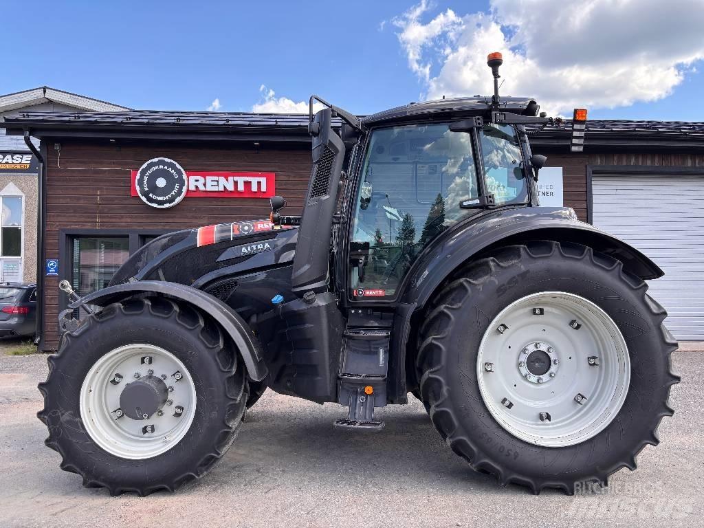 Valtra T 215 Versu Traktorit