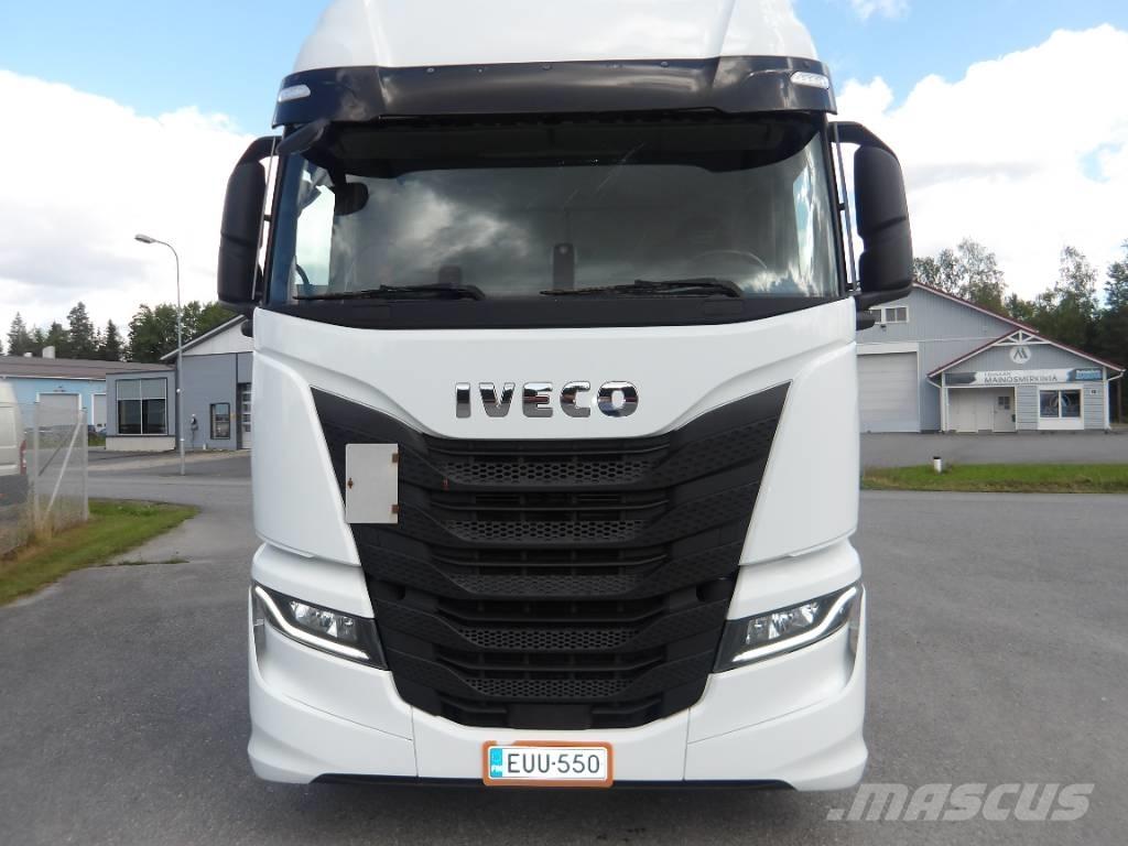 Iveco AS 440 STX Vetopöytäautot