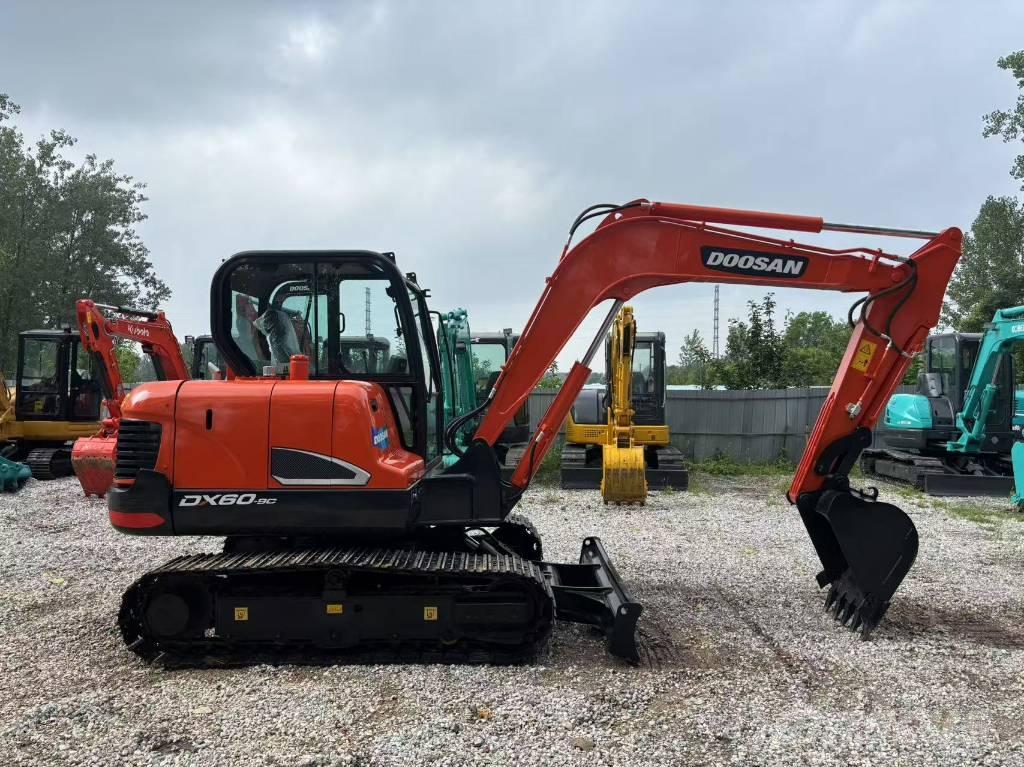 Doosan DX 60 Minikaivukoneet < 7t