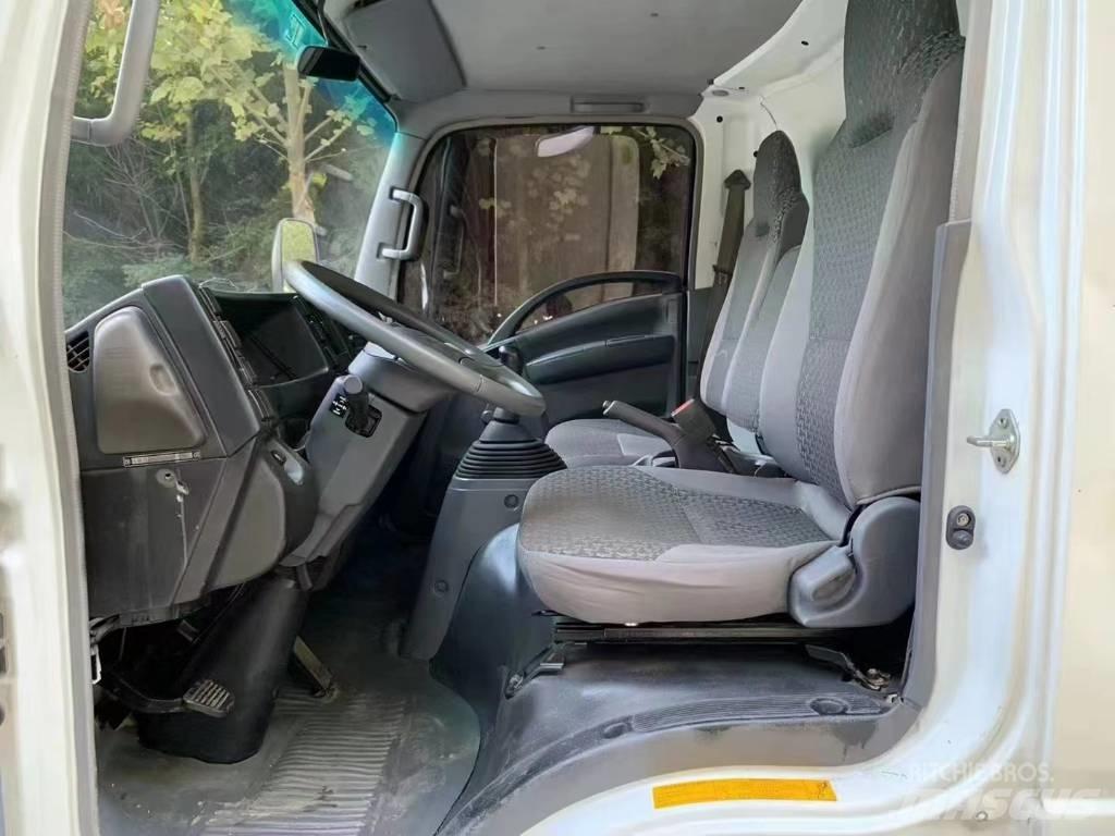 Isuzu ELF Tienhoitoautot