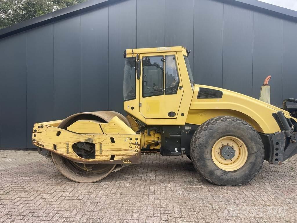 Bomag Bw 213 Kumipyöräjyrät