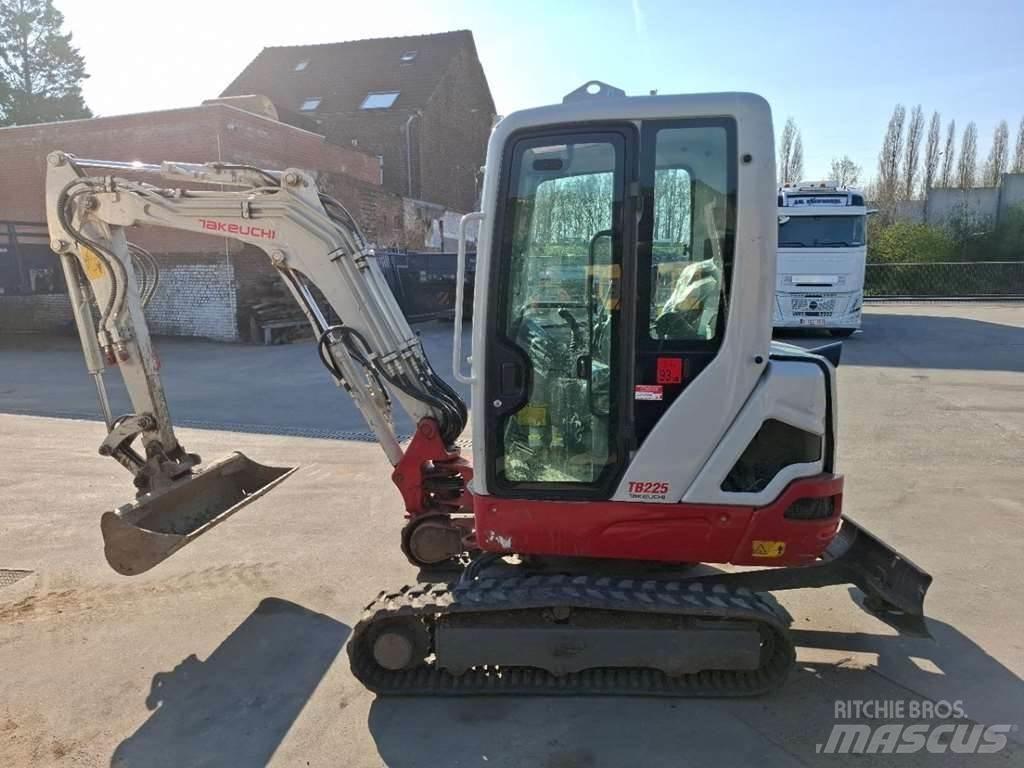Takeuchi TB225LSA Minikaivukoneet < 7t